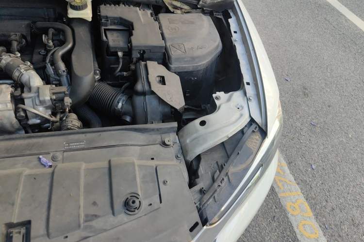 Used DS 5LS 2014 1.6T Luxury Edition THP160 Engine Bay Left