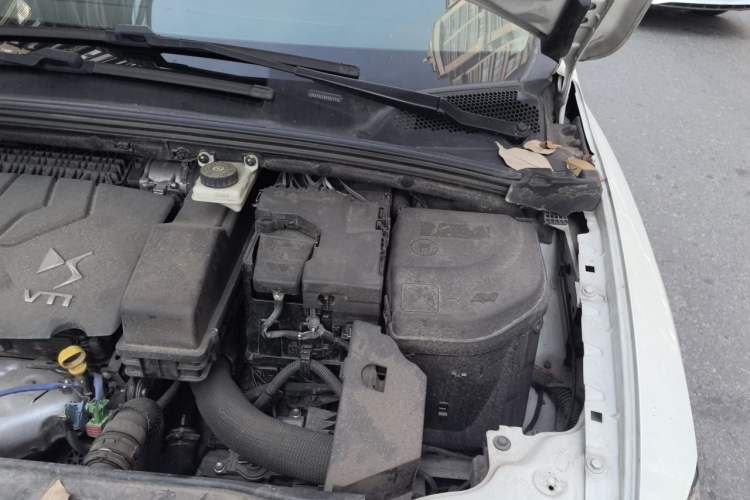 Used DS 5LS 2014 1.8L Elegant Edition VTi140 Engine Bay Left