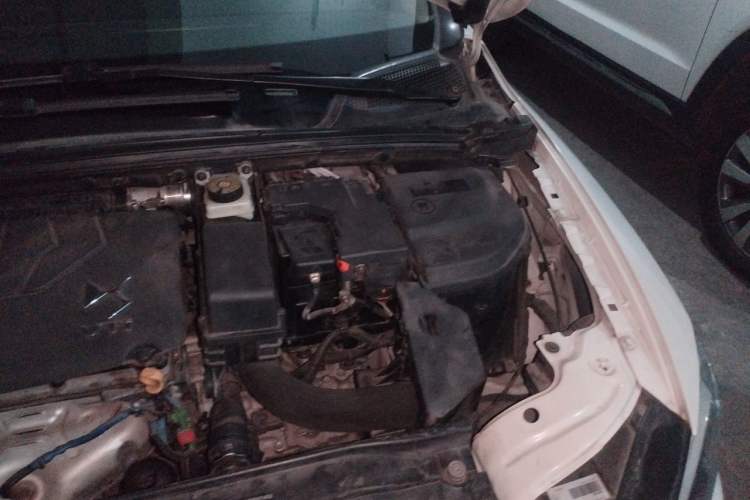 Used DS 5LS 2014 1.8L automatic Comfort version VTi140 Engine Bay Left