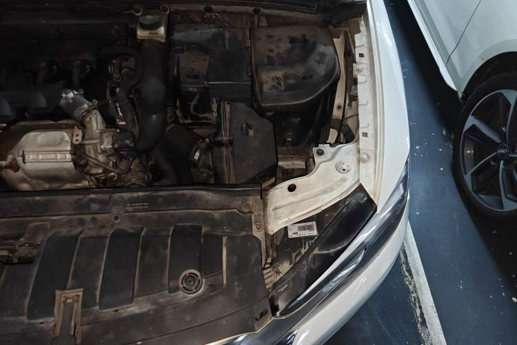 Used DS 5LS 2014 1.6T Luxury Edition THP160 Engine Bay Left