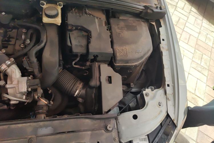 Used DS 5LS 2014 1.6T Luxury Edition THP160 Engine Bay Left