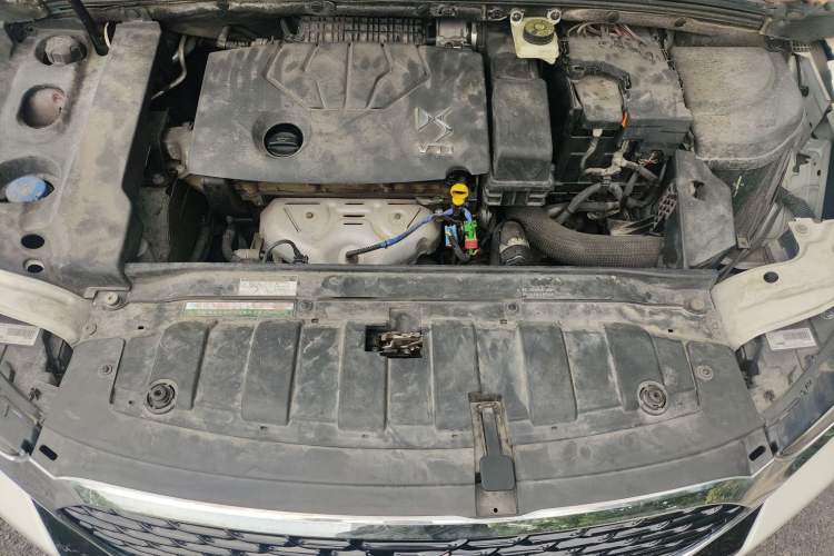 Used DS 5LS 2014 1.8L Elegant Edition VTi140 Engine Bay