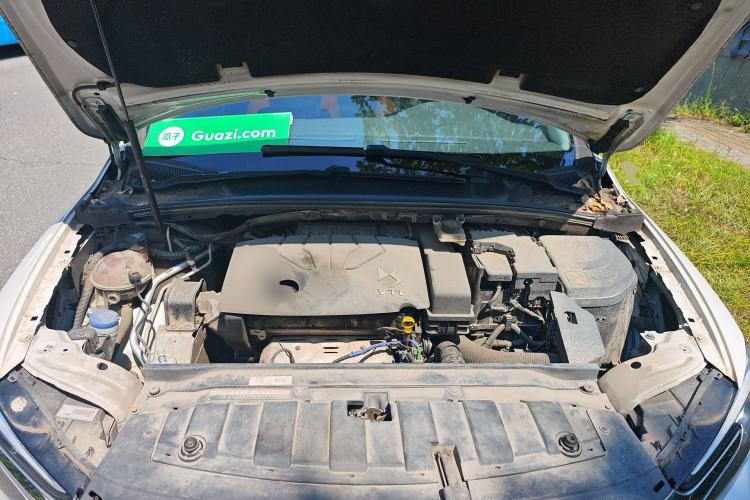 Used DS 5LS 2014 1.8L automatic Comfort version VTi140 Engine Bay