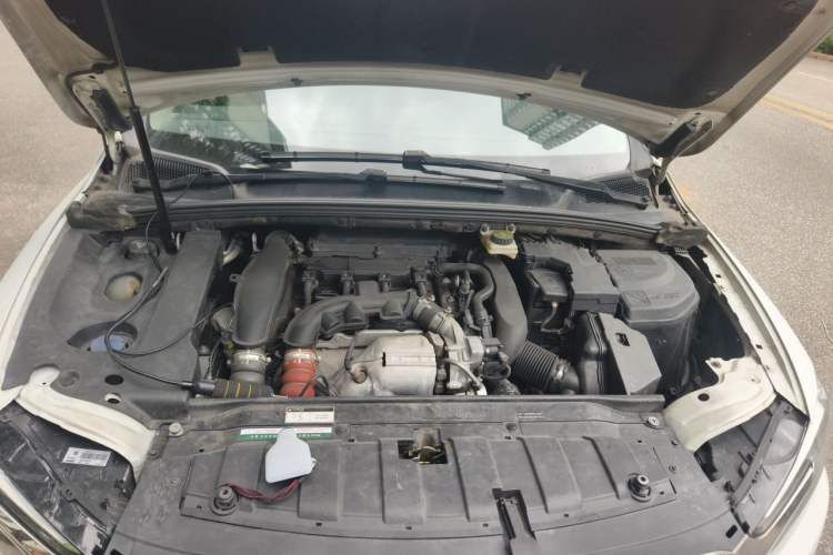 Used DS 5LS 2014 1.6T Elegant Version THP160 Engine Bay