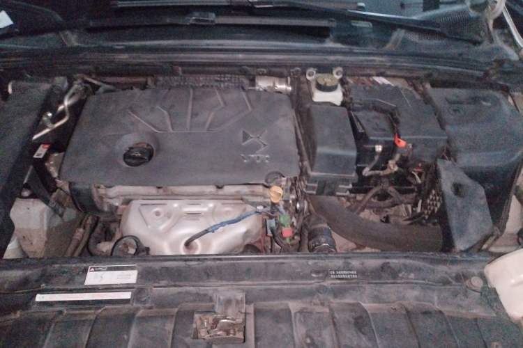 Used DS 5LS 2014 1.8L automatic Comfort version VTi140 Engine Bay