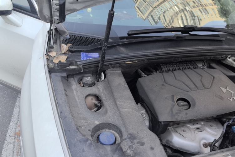 Used DS 5LS 2014 1.8L Elegant Edition VTi140 Engine Bay Right