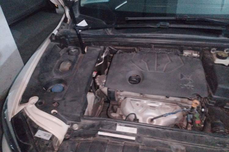 Used DS 5LS 2014 1.8L automatic Comfort version VTi140 Engine Bay Right