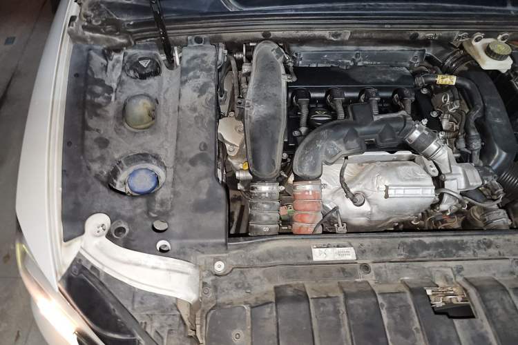 Used DS 5LS 2014 1.6T Luxury Edition THP160 Engine Bay Right