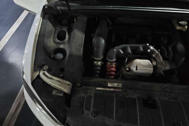 Used DS 5LS 2014 1.6T Luxury Edition THP160 Engine Bay Right