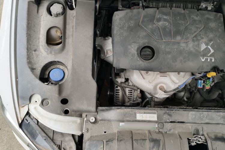 Used DS 5LS 2014 1.8L automatic Comfort version VTi140 Engine Bay Right