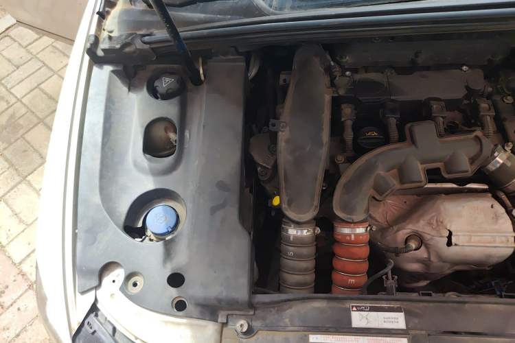 Used DS 5LS 2014 1.6T Luxury Edition THP160 Engine Bay Right