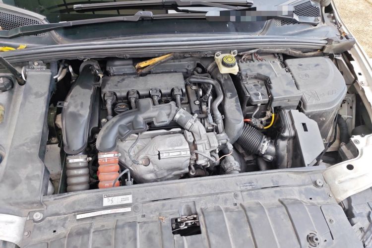Used DS 5LS 2014 1.6T Elegant Version THP160 Engine Bay