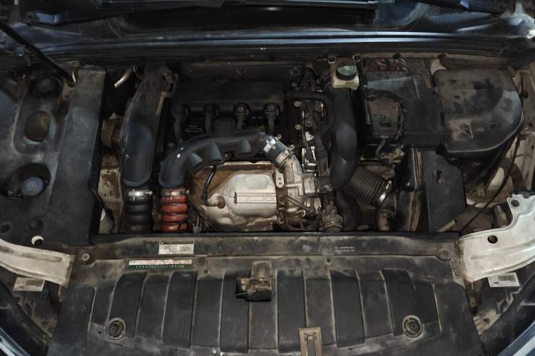 Used DS 5LS 2014 1.6T Luxury Edition THP160 Engine Bay