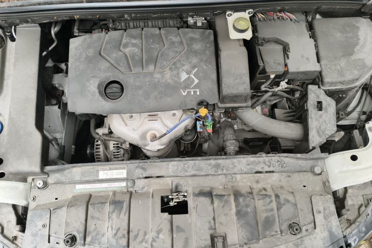 Used DS 5LS 2014 1.8L automatic Comfort version VTi140 Engine Bay