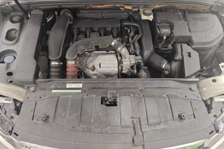 Used DS 5LS 2014 1.6T Luxury Edition THP160 Engine Bay