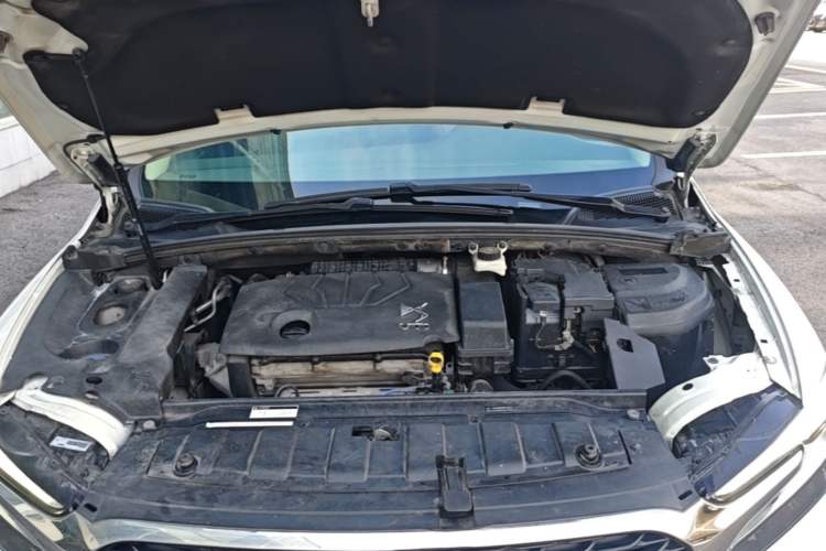 Used DS 5LS 2014 1.8L automatic Comfort version VTi140 Engine Bay