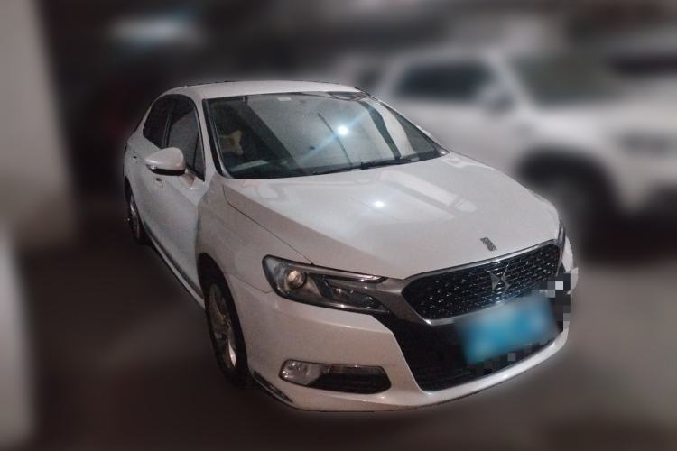 Used DS 5LS 2014 1.8L automatic Comfort version VTi140 Front Right 45 Deg