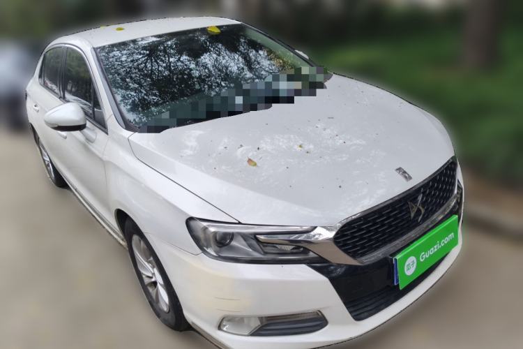 Used DS 5LS 2014 1.8L automatic Comfort version VTi140 Front Right 45 Deg