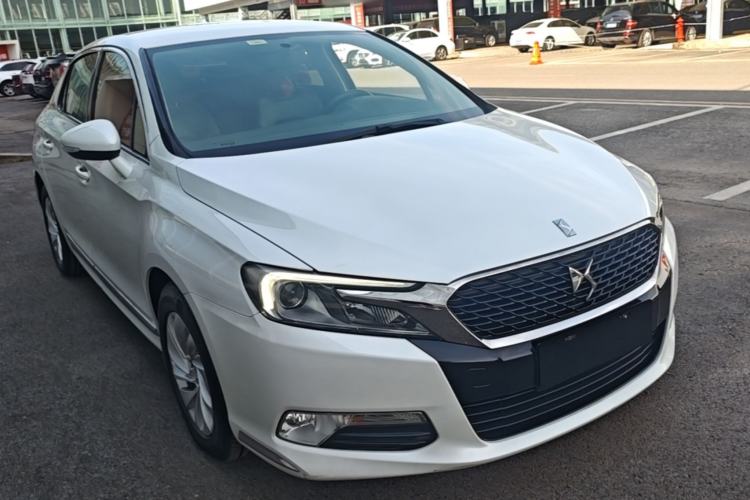 Used DS 5LS 2014 1.8L automatic Comfort version VTi140 Front Right 45 Deg