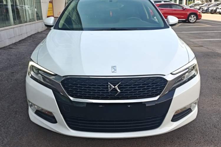 Used DS 5LS 2014 1.8L automatic Comfort version VTi140 Front