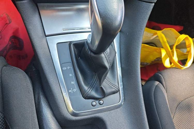 Used DS 5LS 2014 1.8L Elegant Edition VTi140 Gear Lever