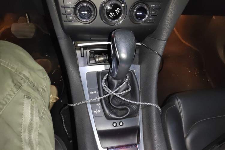Used DS 5LS 2014 1.8L Elegant Edition VTi140 Gear Lever