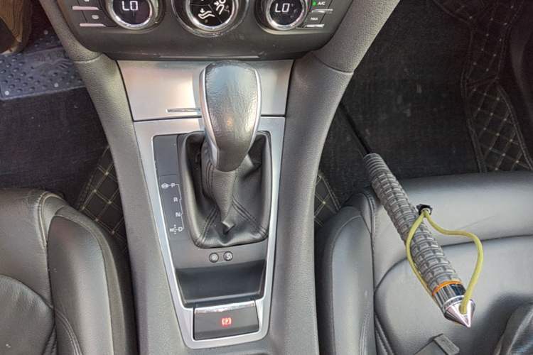 Used DS 5LS 2014 1.8L Elegant Edition VTi140 Gear Lever