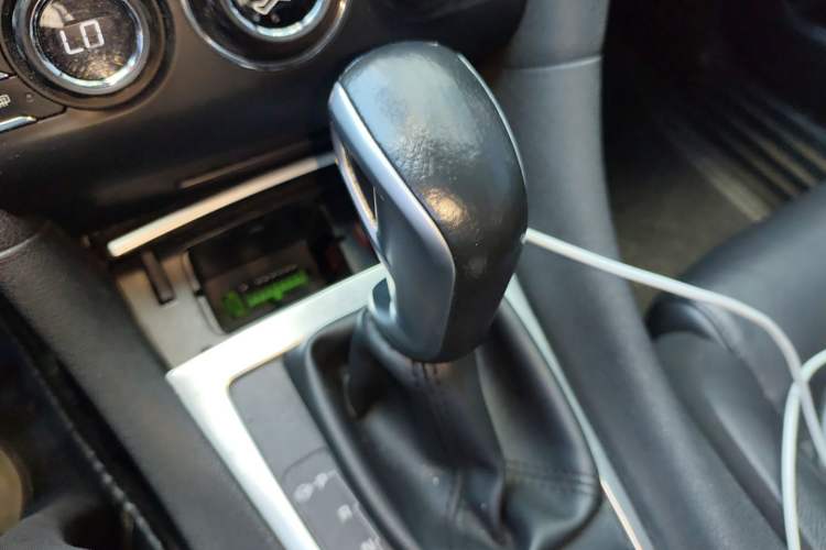 Used DS 5LS 2014 1.6T Luxury Edition THP160 Gear Lever