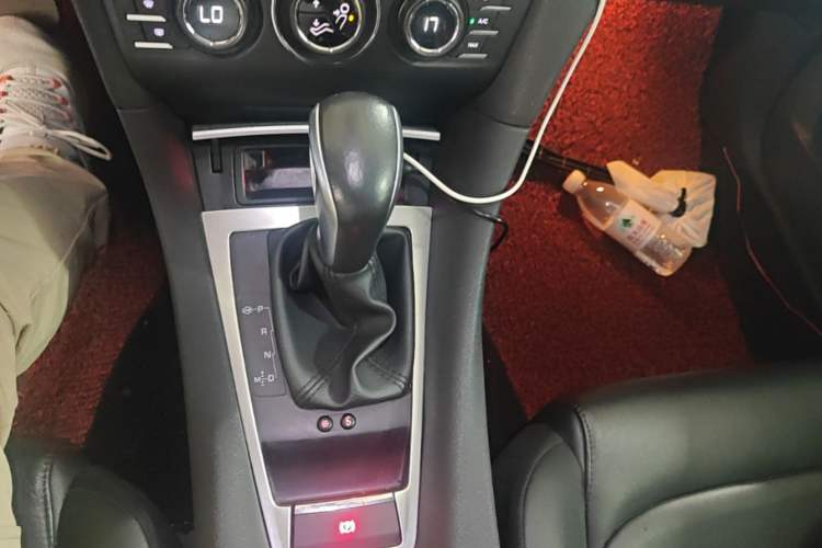 Used DS 5LS 2014 1.6T Luxury Edition THP160 Gear Lever