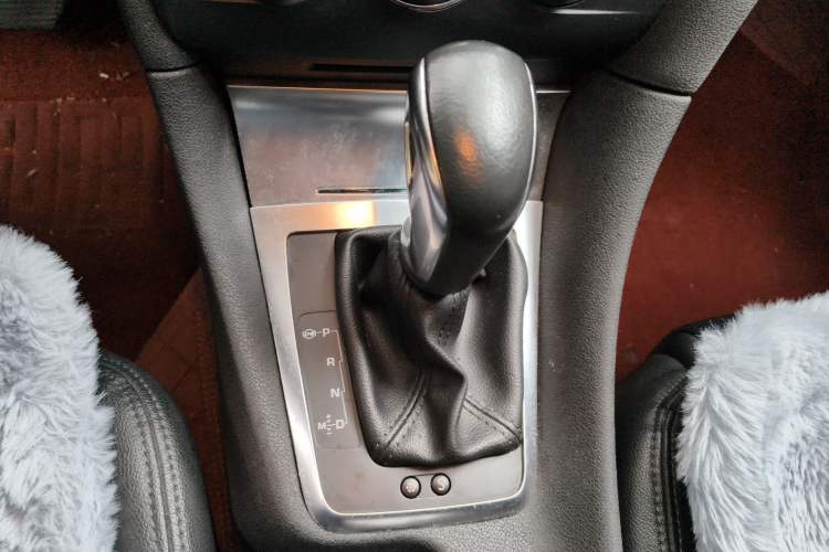 Used DS 5LS 2014 1.8L automatic Comfort version VTi140 Gear Lever