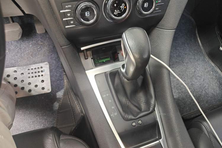 Used DS 5LS 2014 1.6T Luxury Edition THP160 Gear Lever