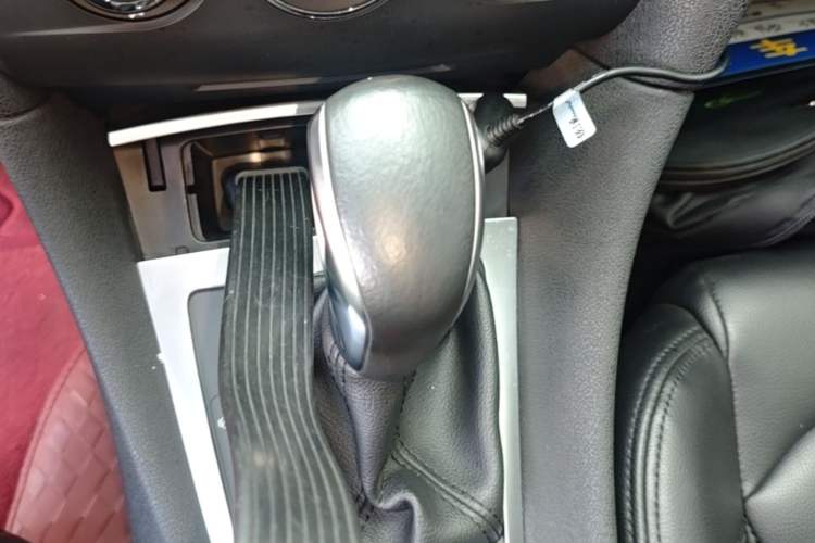 Used DS 5LS 2014 1.8L automatic Comfort version VTi140 Gear Lever
