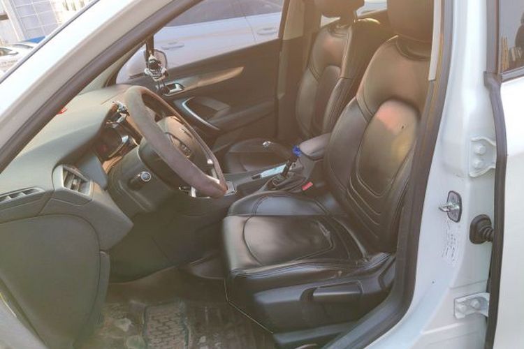 Used DS 5LS 2014 1.8L automatic Comfort version VTi140 Interior 2