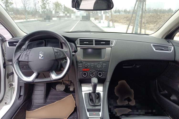 Used DS 5LS 2014 1.6T Elegant Version THP160 Interior 2