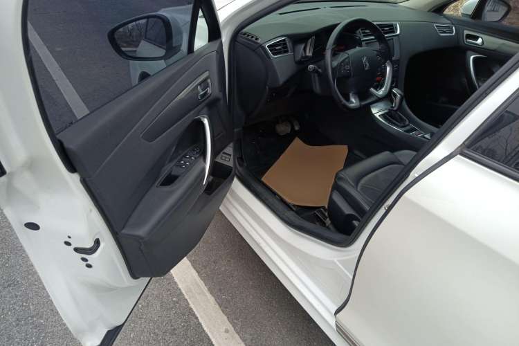 Used DS 5LS 2014 1.6T Elegant Version THP160 Interior 3