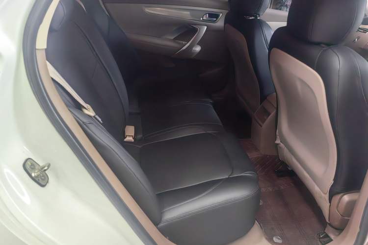 Used DS 5LS 2014 1.8L automatic Comfort version VTi140 Interior 5