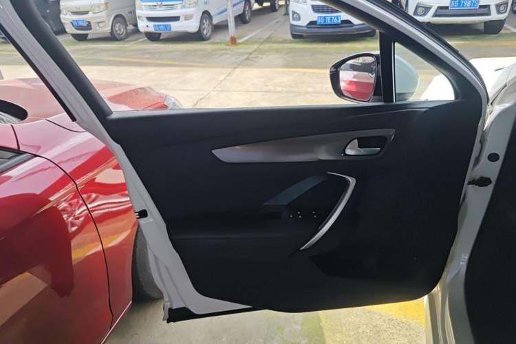 Used DS 5LS 2014 1.8L Manual Comfort Version VTi140 Left Front Door Interior
