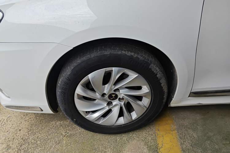 Used DS 5LS 2014 1.8L Manual Comfort Version VTi140 Left Front Wheel Hub