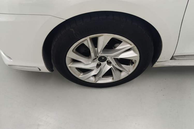 Used DS 5LS 2014 1.8L Elegant Edition VTi140 Left Front Wheel Hub