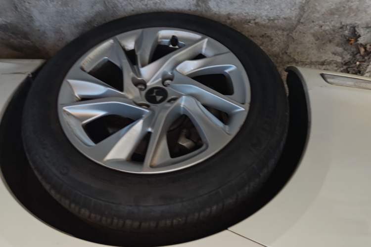 Used DS 5LS 2014 1.8L Elegant Edition VTi140 Left Front Wheel Hub