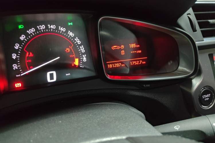 Used DS 5LS 2014 1.6T Luxury Edition THP160 Odometer Close Up