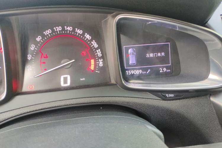 Used DS 5LS 2014 1.6T Luxury Edition THP160 Odometer Close Up