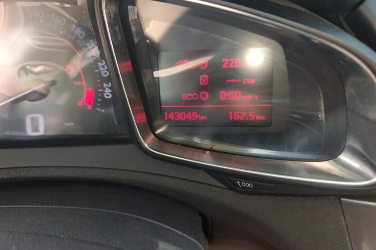 Used DS 5LS 2014 1.8L Manual Comfort Version VTi140 Odometer Close Up
