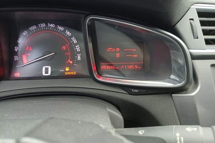 Used DS 5LS 2014 1.6T Elegant Version THP160 Odometer Close Up
