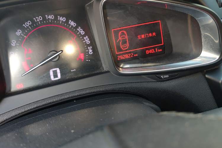 Used DS 5LS 2014 1.6T Luxury Edition THP160 Odometer Close Up