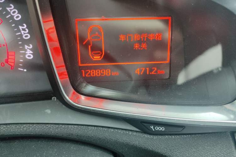 Used DS 5LS 2014 1.8L Elegant Edition VTi140 Odometer Close Up