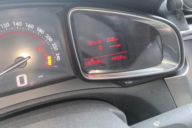 Used DS 5LS 2014 1.8L Elegant Edition VTi140 Odometer Close Up