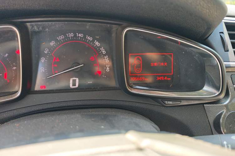 Used DS 5LS 2014 1.8L automatic Comfort version VTi140 Odometer Close Up