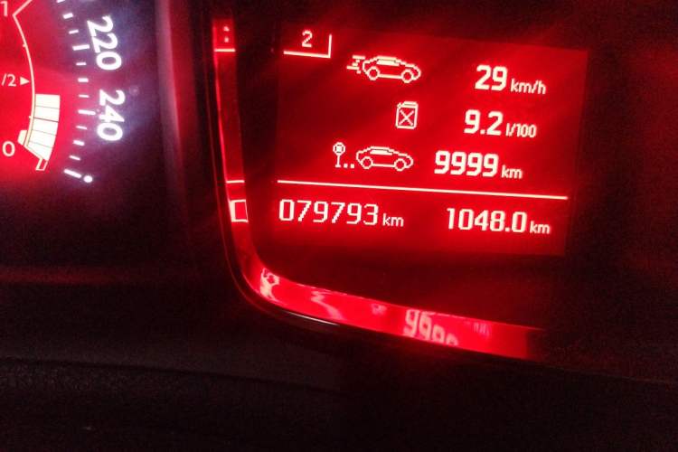 Used DS 5LS 2014 1.8L automatic Comfort version VTi140 Odometer Close Up