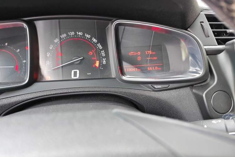 Used DS 5LS 2014 1.6T Elegant Version THP160 Odometer Close Up